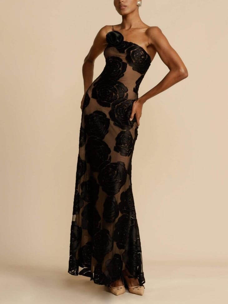 Noemi | Vestido largo con pétalos de rosa