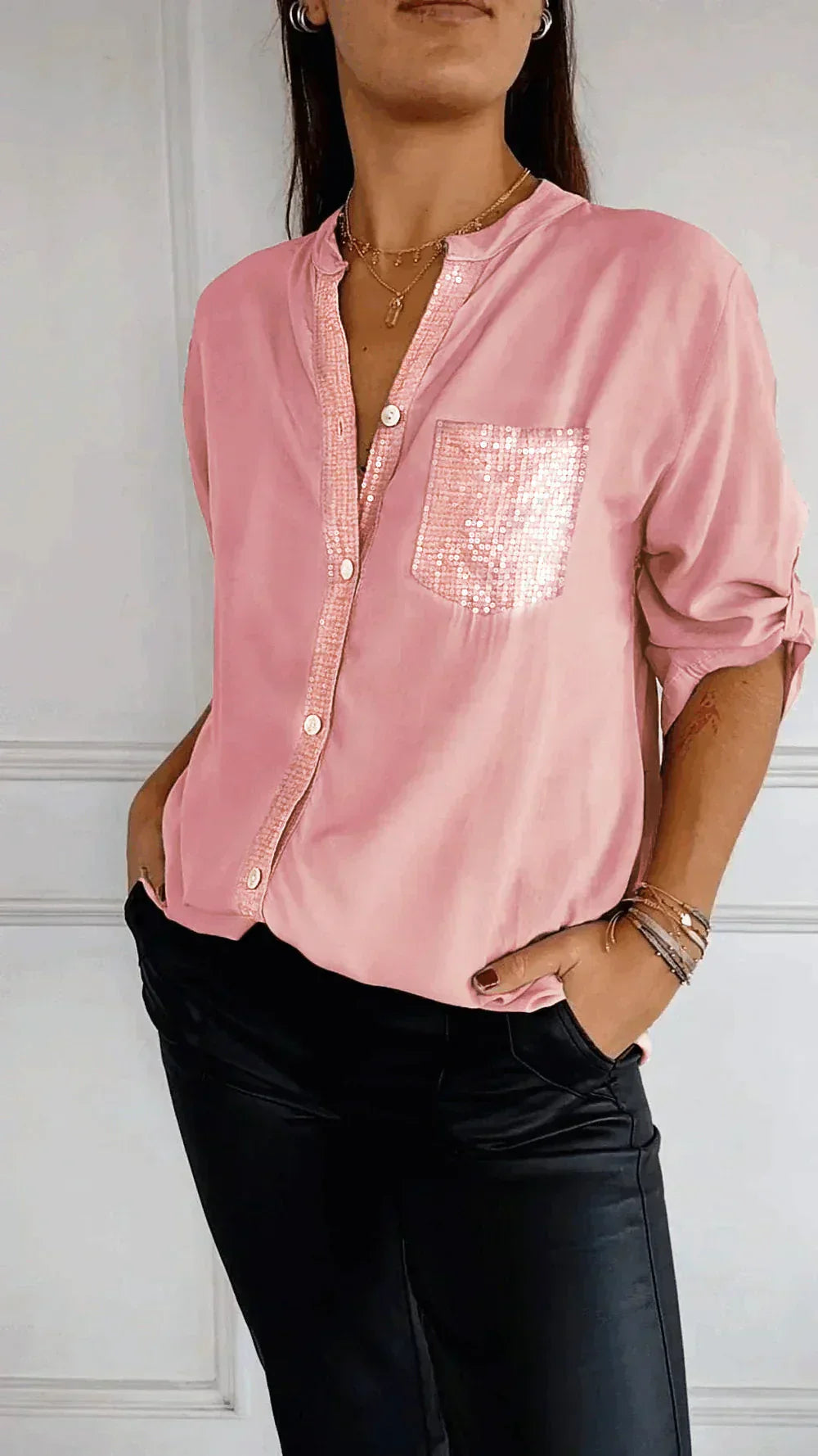 Jasmine | Elegante camiseta con cuello en V y lentejuelas brillantes para mujer.