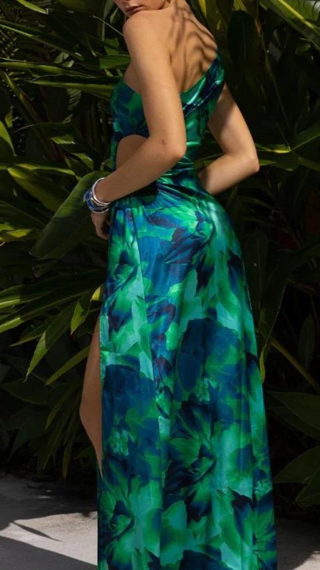 Alexandra | Vestido floral sin hombro abierto