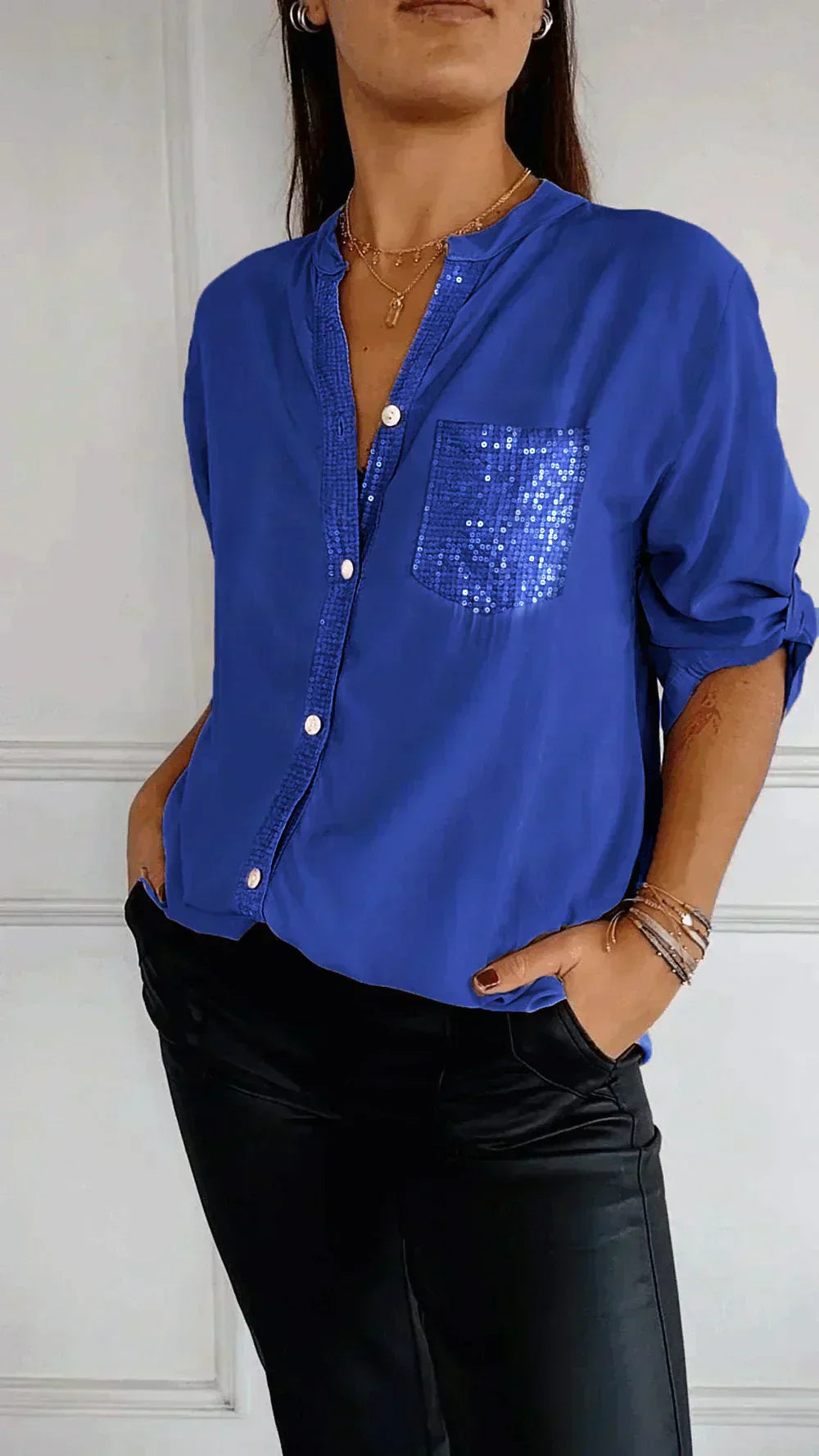 Jasmine | Elegante camiseta con cuello en V y lentejuelas brillantes para mujer.