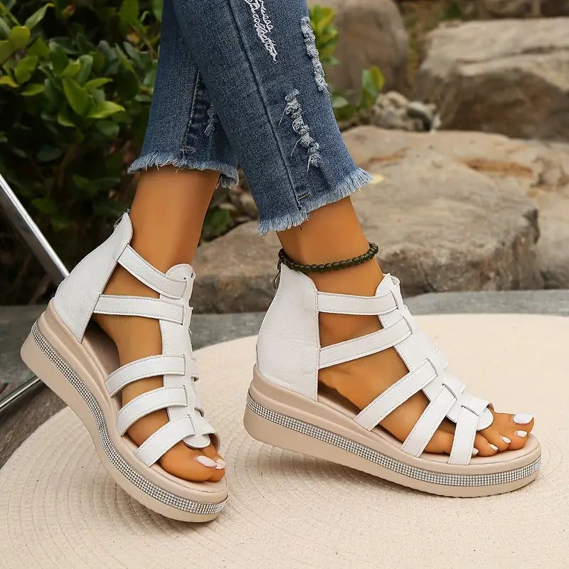 Almudena | Sandalias con cuña decoradas con pedrería