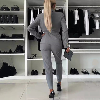 Melanie | Traje con doble botonadura y pantalones estrechos