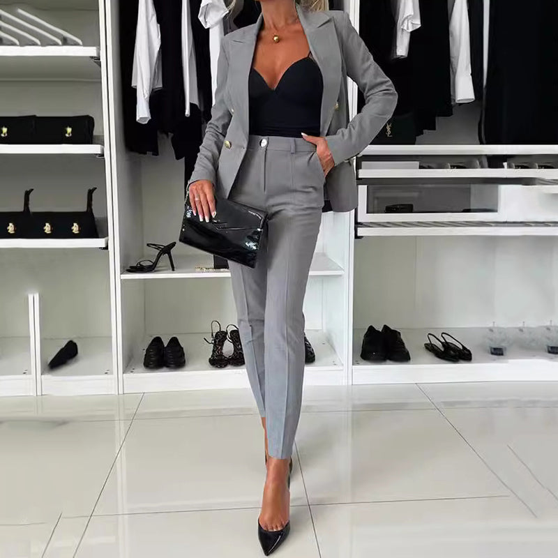 Melanie | Traje con doble botonadura y pantalones estrechos